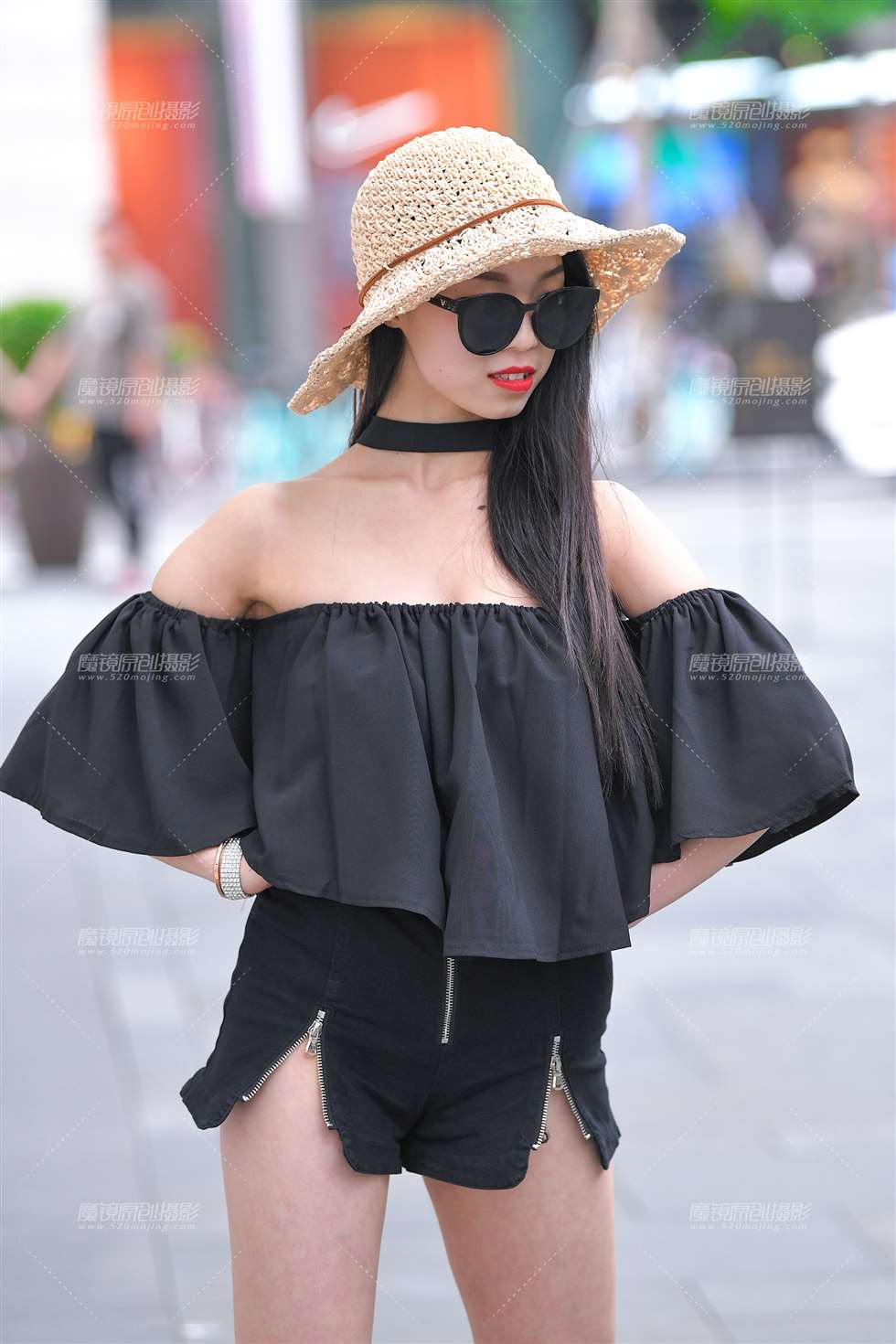 图片[1]-【视觉冲击赛贴】性感的小姐姐-街拍流行馆