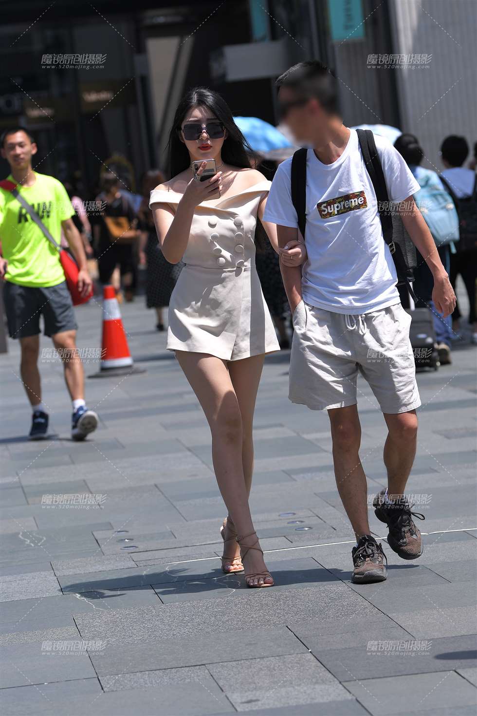 图片[1]-美腿，高跟，性感女友-街拍流行馆