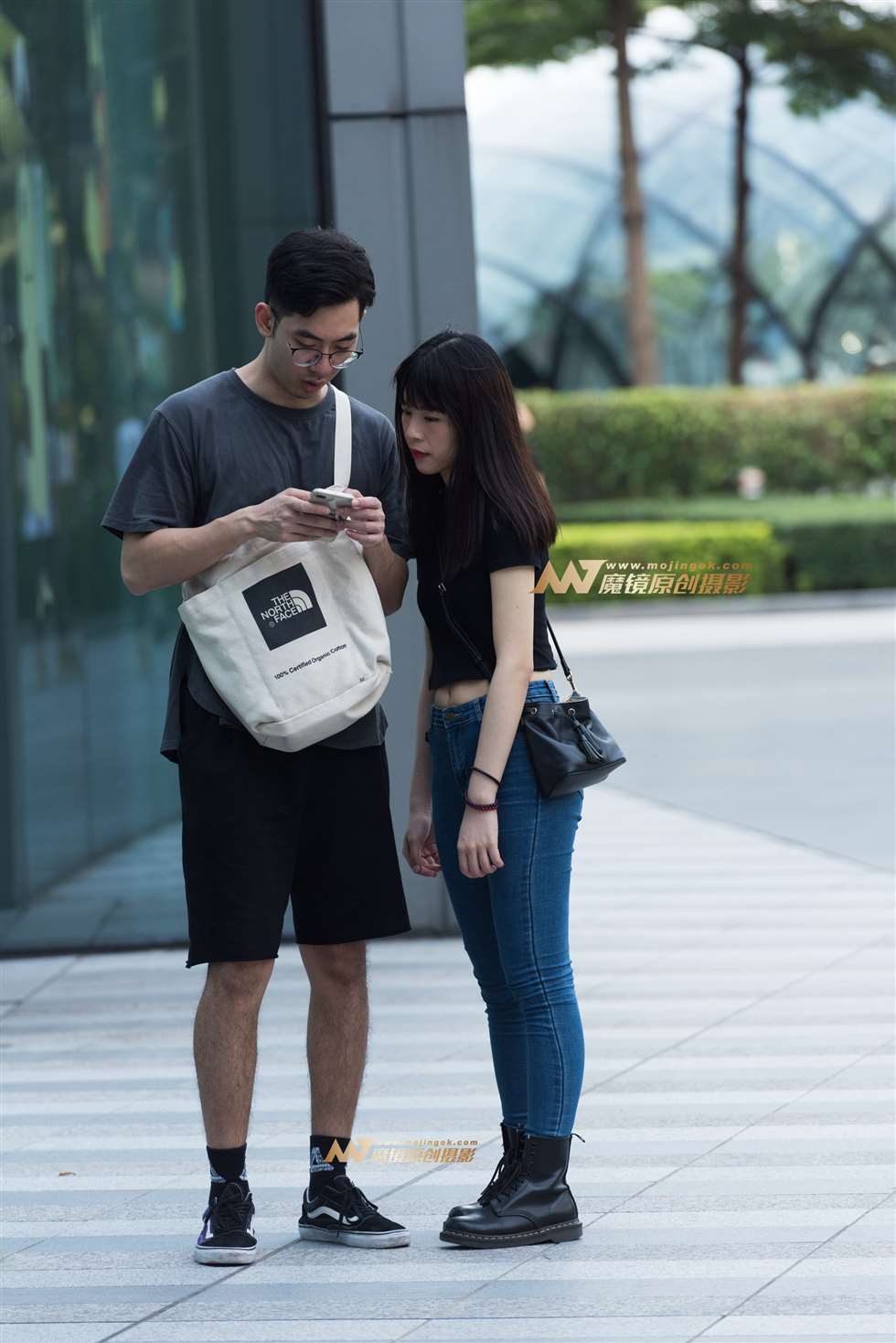 图片[1]-紧身牛子美女-街拍流行馆