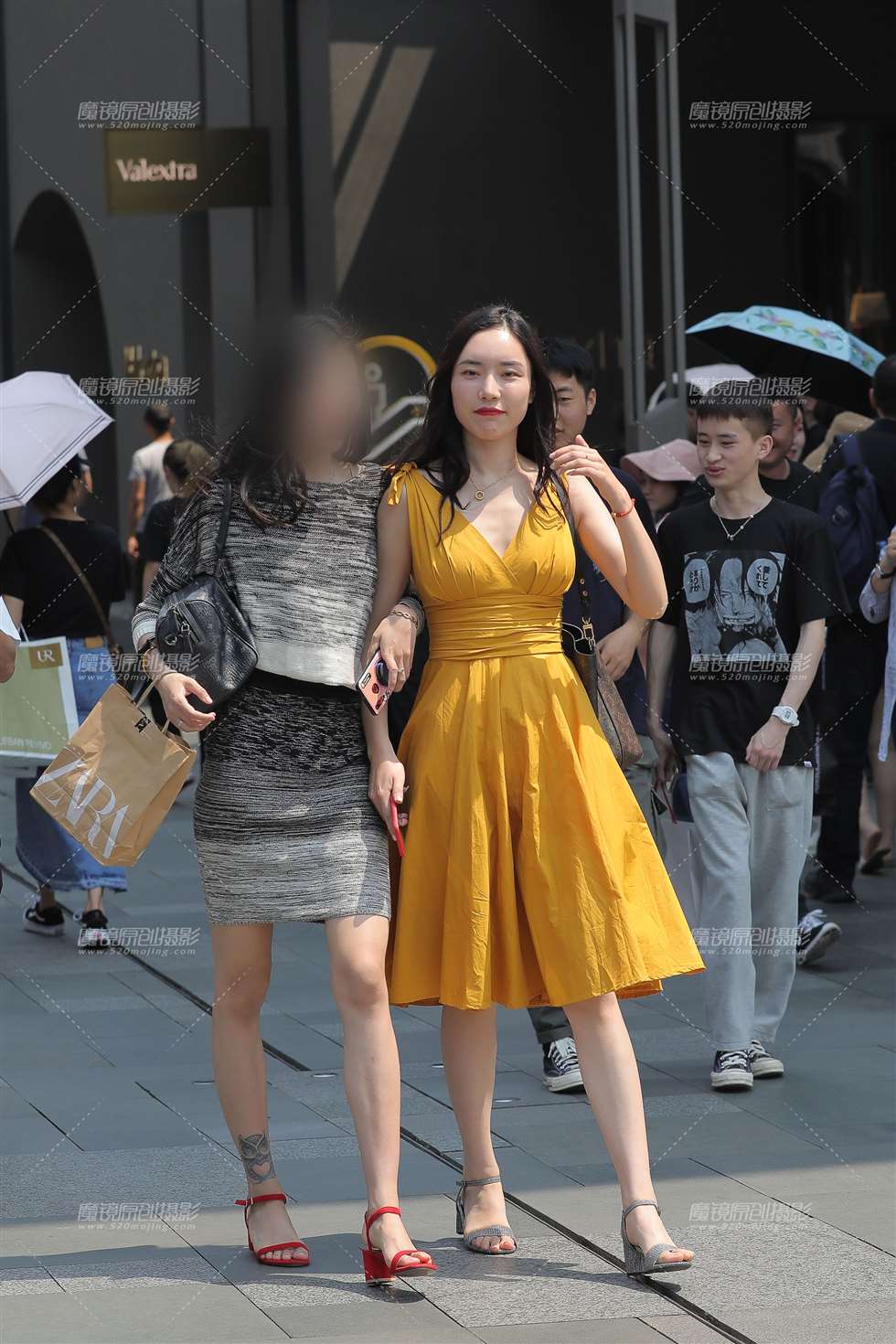 图片[5]-【凯恩赛贴】闺蜜逛街购物两不误-街拍流行馆