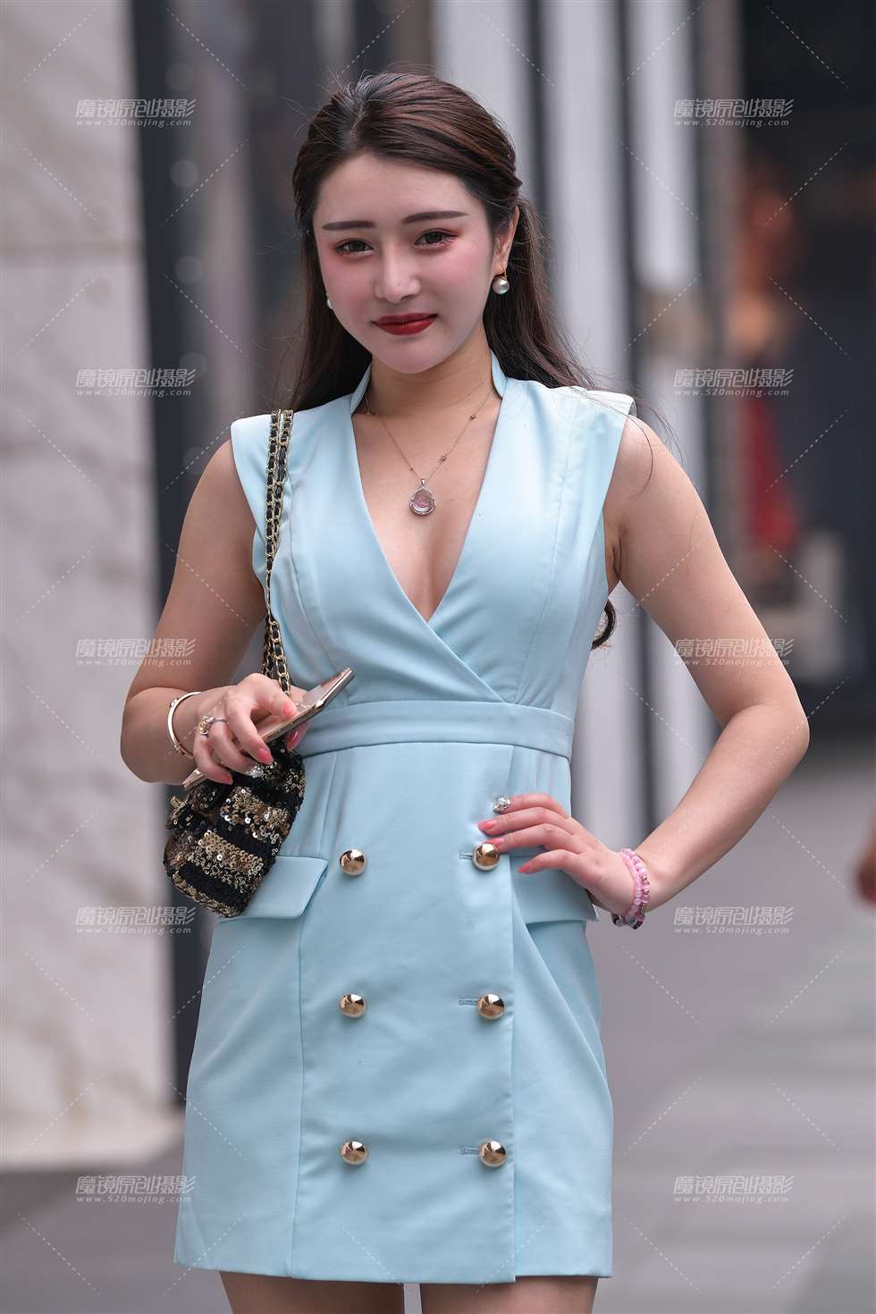 图片[1]-【视觉冲击赛贴】性感，大方，的小姐姐-街拍流行馆
