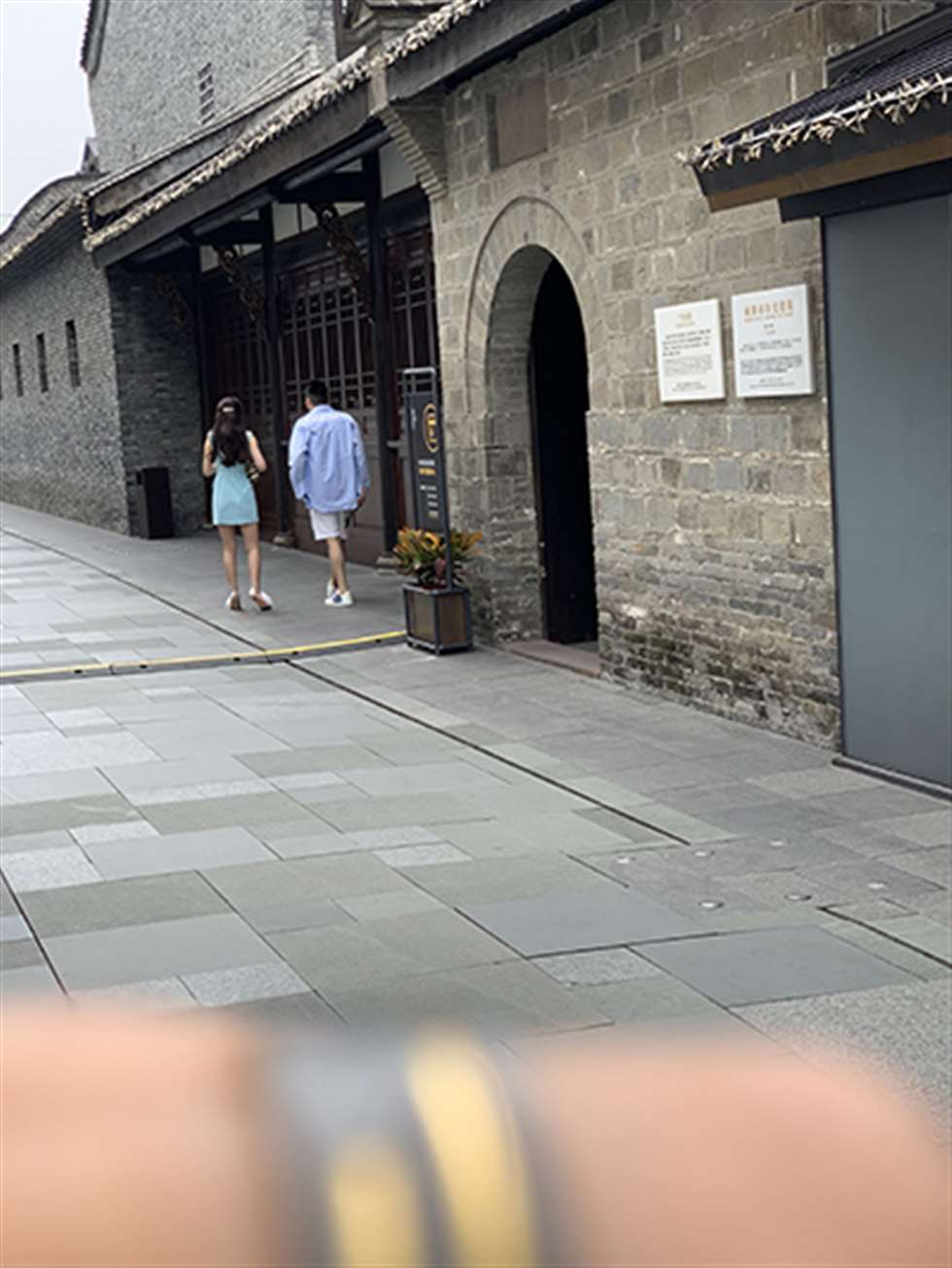 图片[3]-【视觉冲击赛贴】性感，大方，的小姐姐-街拍流行馆