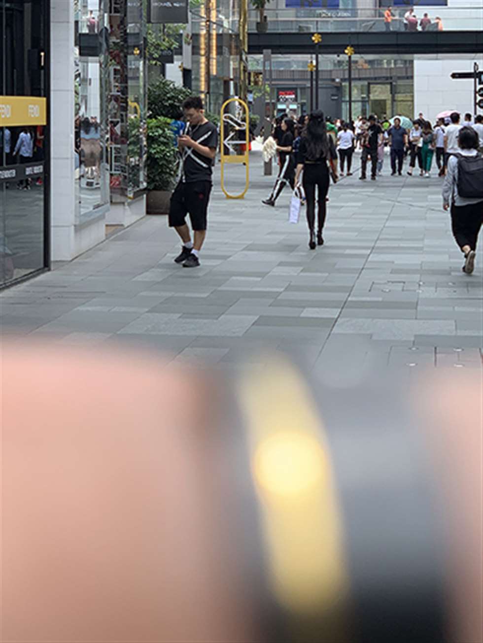 图片[3]-【视觉冲击赛贴】高挑紧身小姐姐-街拍流行馆