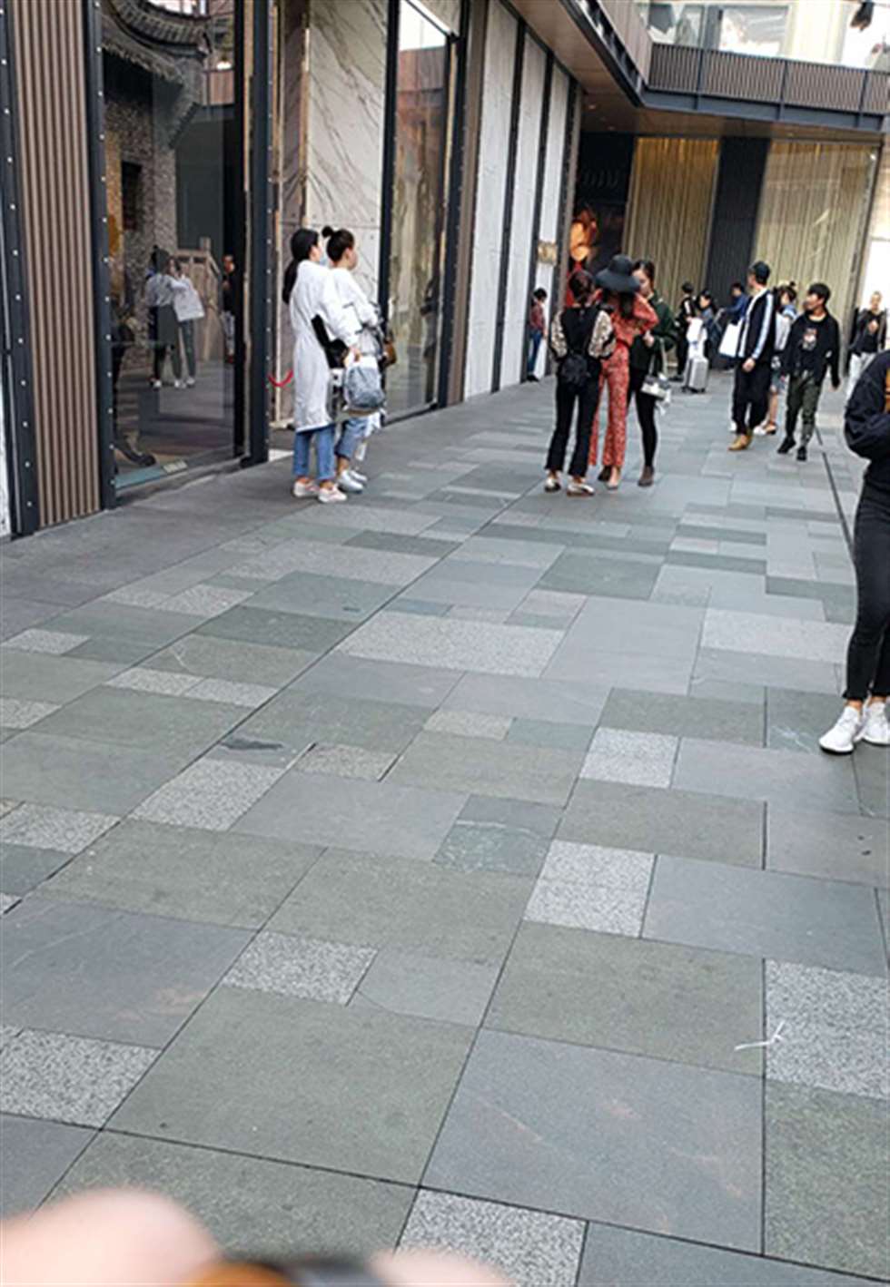 图片[3]-【凯恩赛贴】笑容灿烂-街拍流行馆