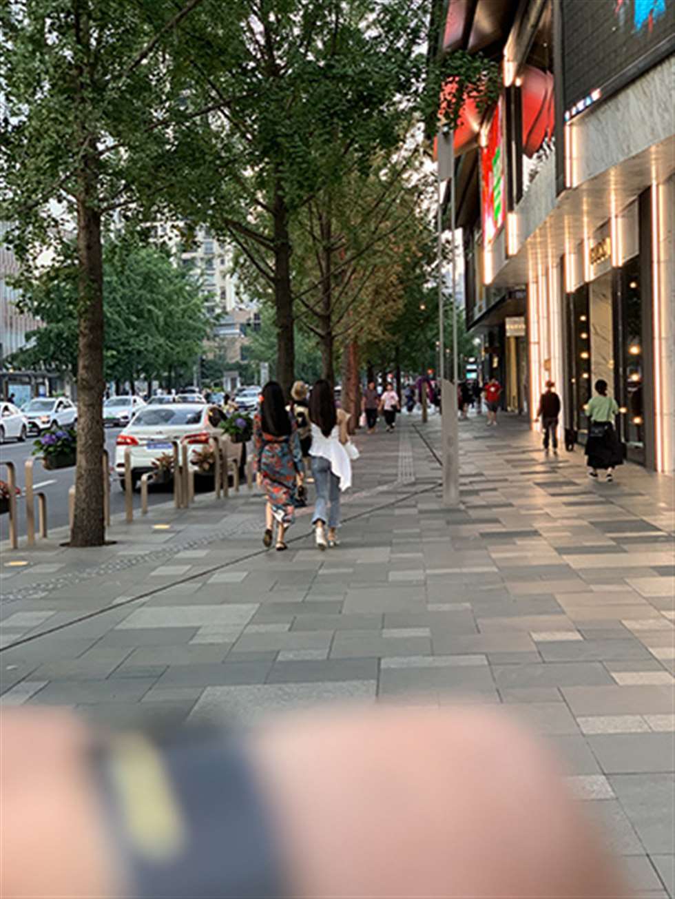 图片[3]-【视觉冲击赛贴】黄昏后de紧牛小姐姐-街拍流行馆