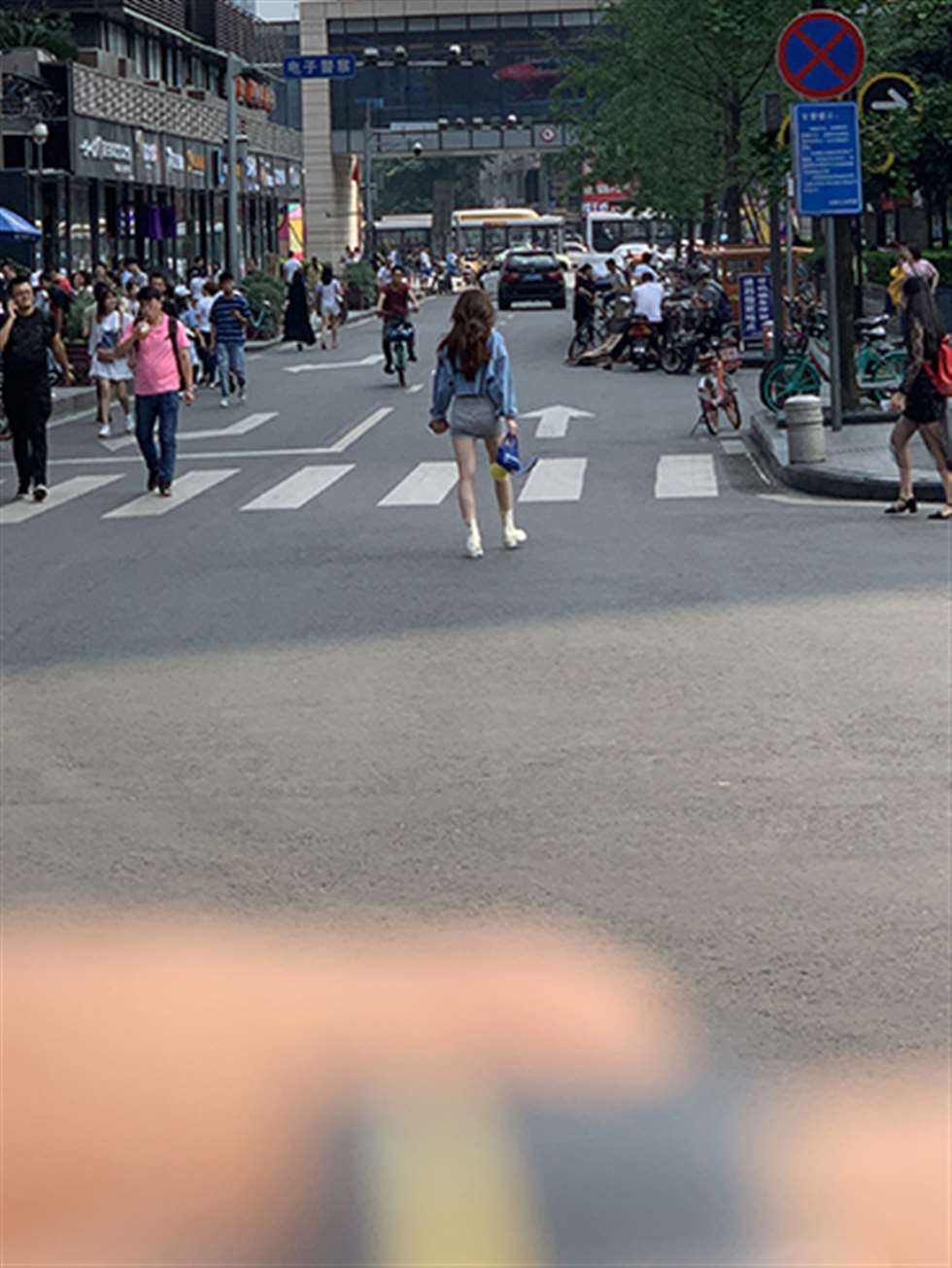 图片[3]-【视觉冲击赛贴】长腿，性感包臀裙小姐姐-街拍流行馆