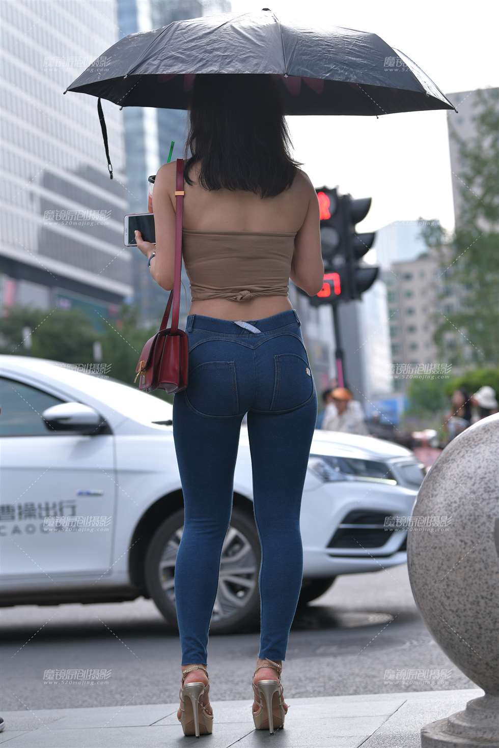 图片[2]-【视觉冲击赛贴】遇见翘臀蜜桃裤小姐姐-街拍流行馆