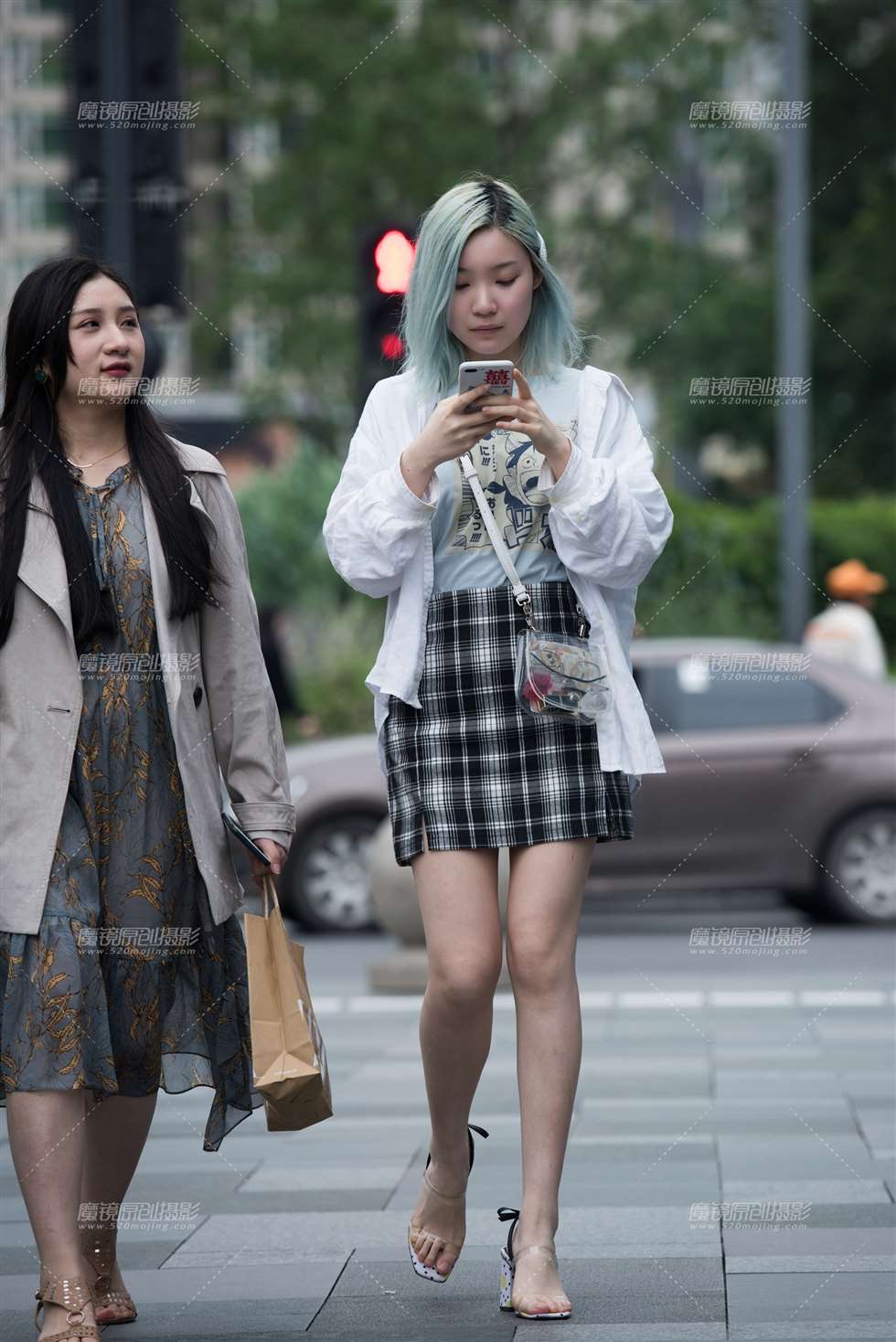 图片[1]-【慕容笙赛帖】凉鞋长腿小姐姐-街拍流行馆
