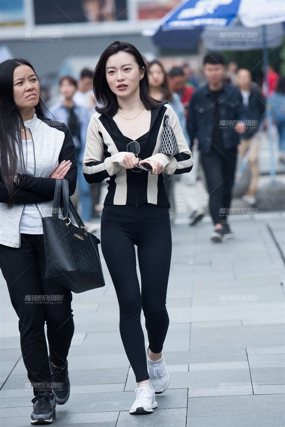 图片[3]-【慕容笙赛贴】紧身黑裤美女-街拍流行馆