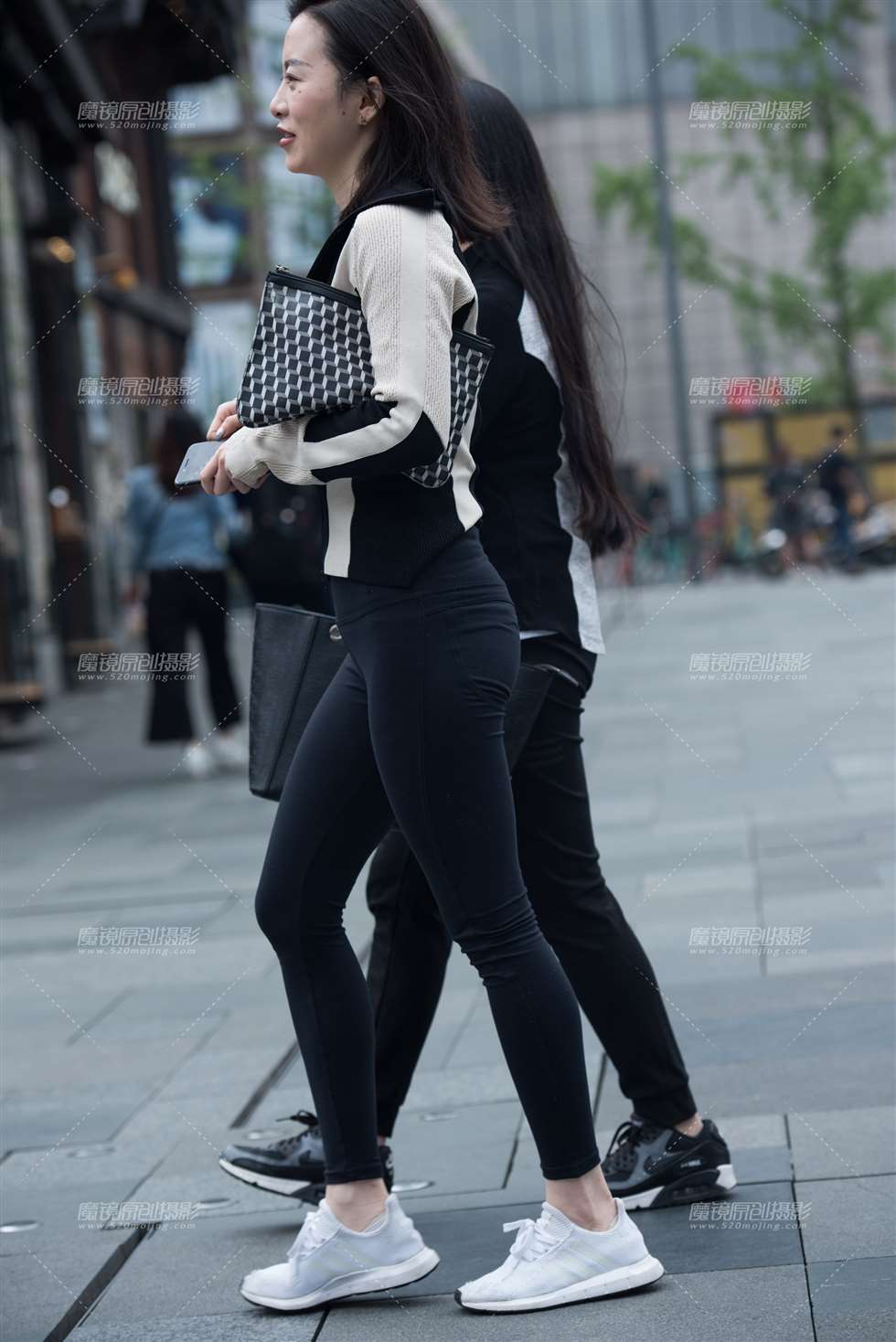 图片[5]-【慕容笙赛贴】紧身黑裤美女-街拍流行馆