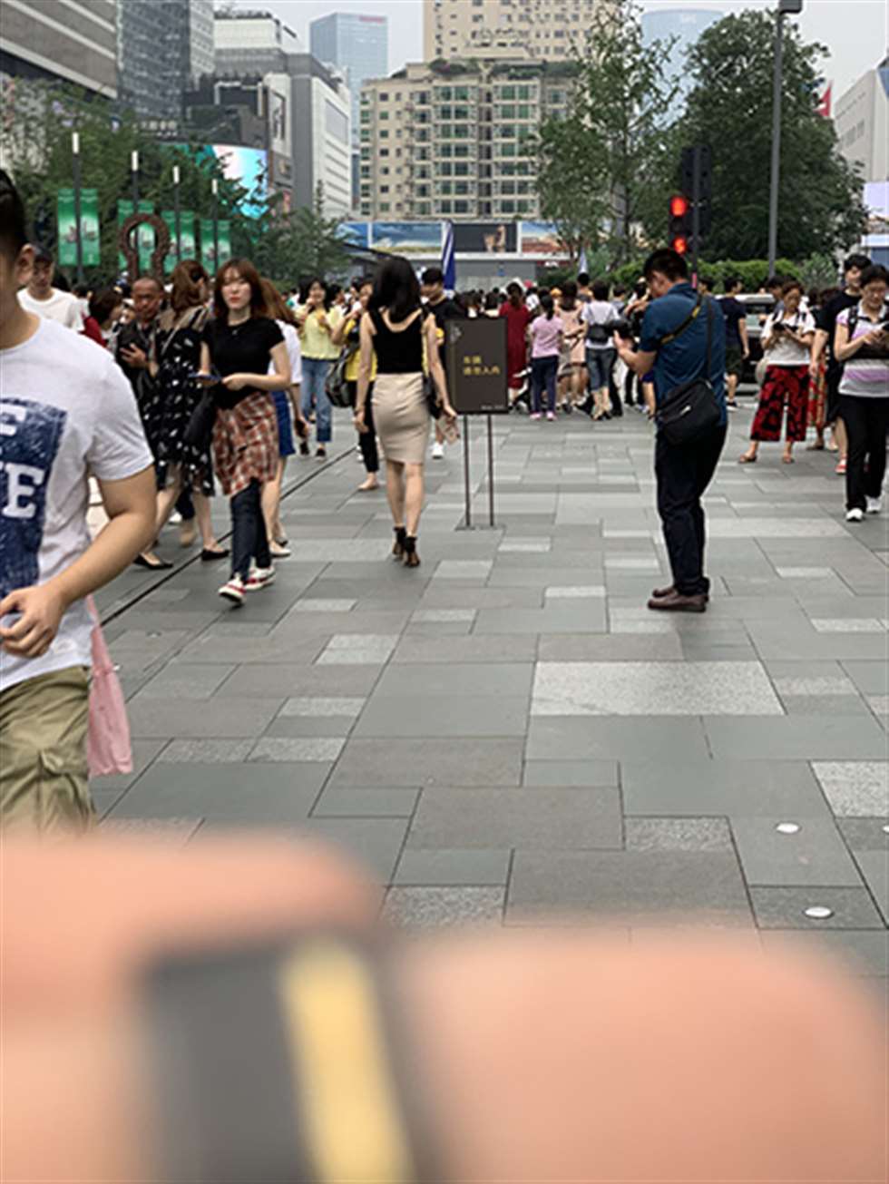 图片[3]-【视觉冲击赛贴】紧致包臀裙**-街拍流行馆