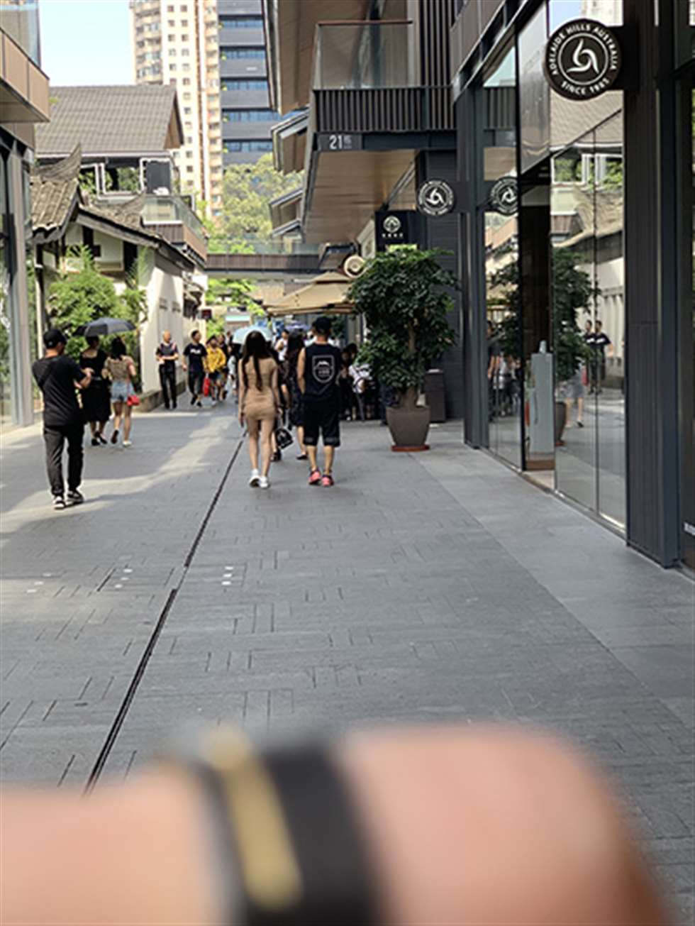 图片[3]-【视觉冲击赛贴】性感包臀裙小姐姐-街拍流行馆