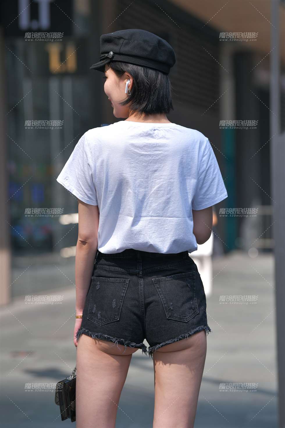 图片[2]-【视觉冲击赛贴】搭讪性感月牙长腿小姐姐-街拍流行馆