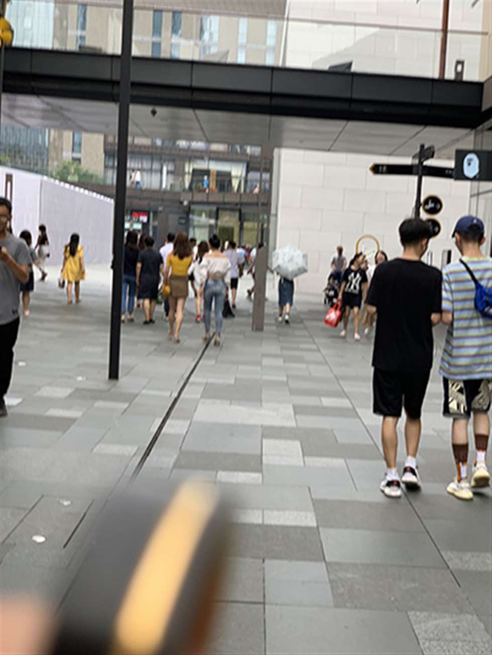 图片[3]-【视觉冲击赛贴】露肚脐的紧牛小姐姐-街拍流行馆