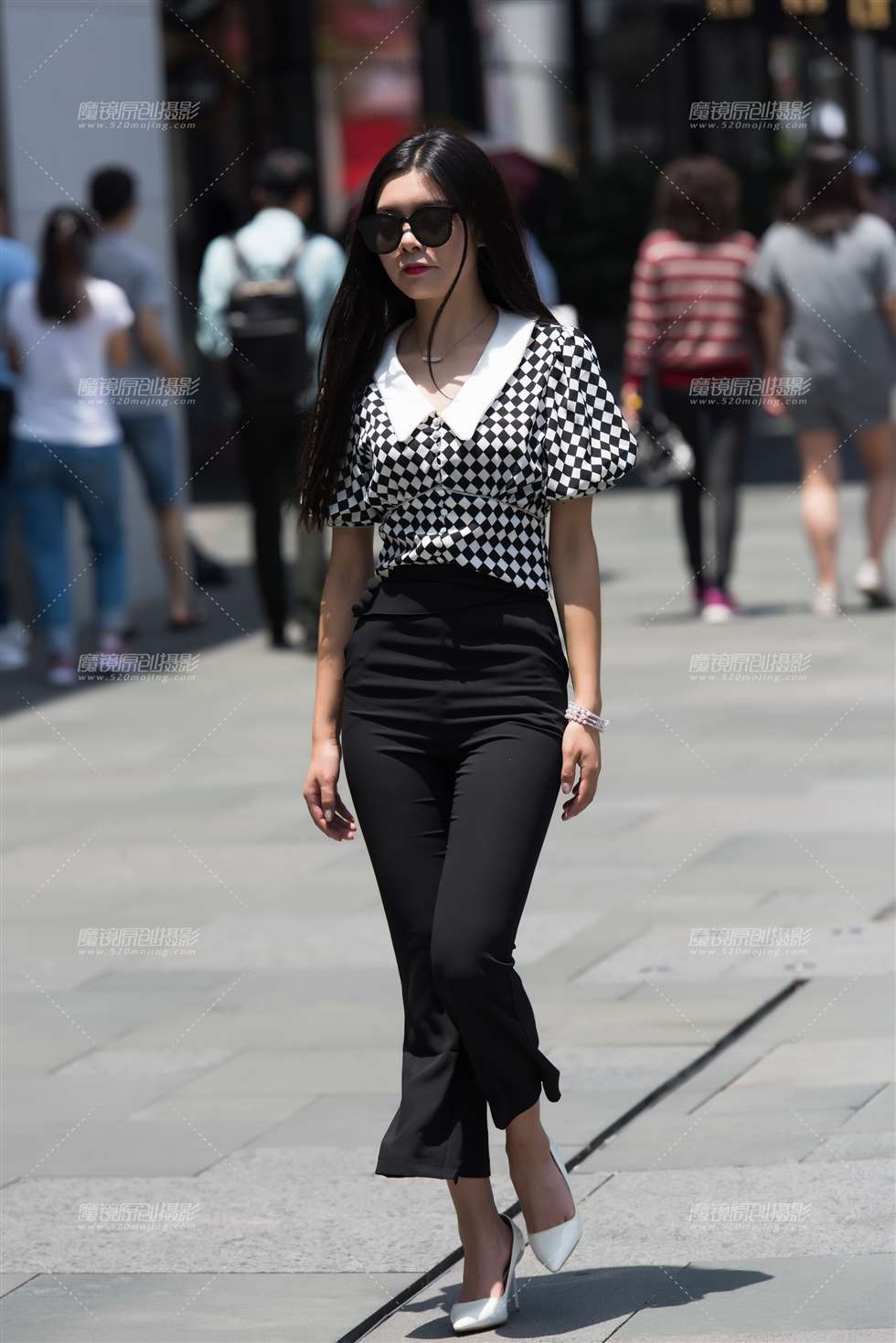 图片[4]-【慕容笙赛贴】在录视频的美女-街拍流行馆