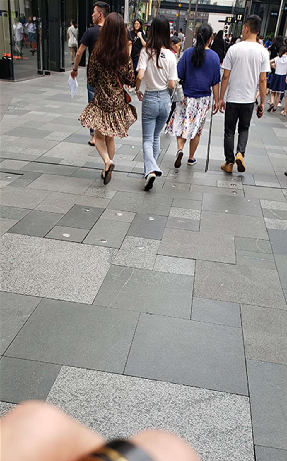 图片[3]-【凯恩赛贴】喇叭紧牛小妹-街拍流行馆