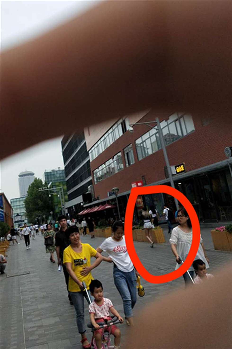 图片[3]-【街拍之魂赛帖】热裤美少女-街拍流行馆