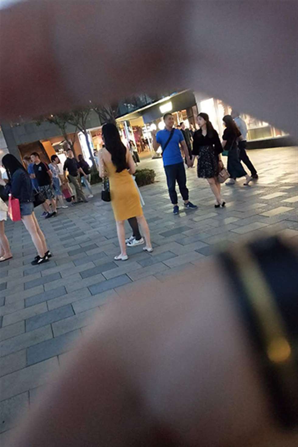 图片[3]-【街拍之魂赛帖】夜拍之黄色包臀-街拍流行馆