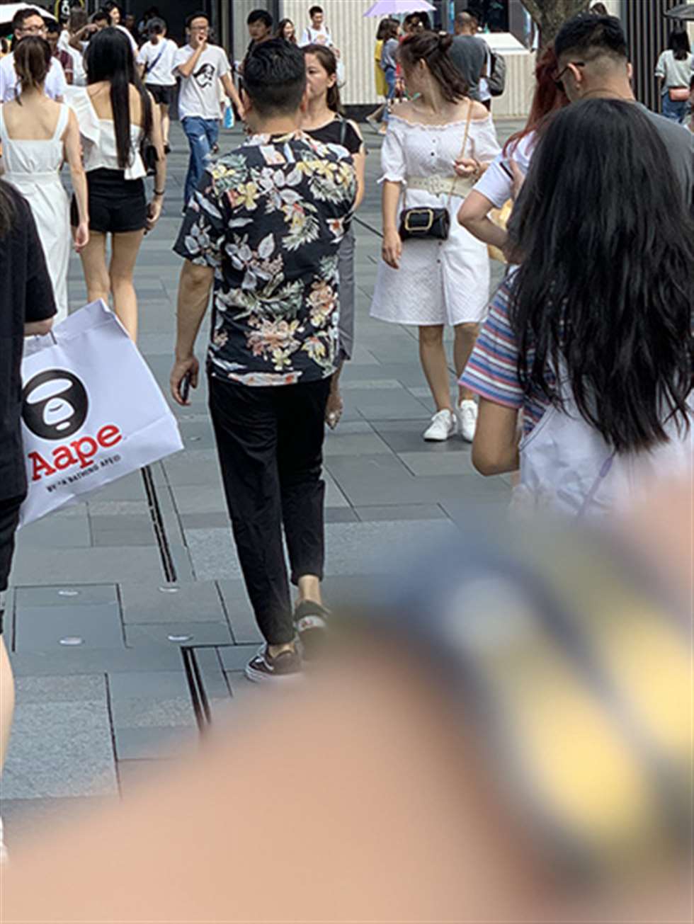 图片[3]-【视觉冲击赛贴】热裤，美腿小月牙美女-街拍流行馆