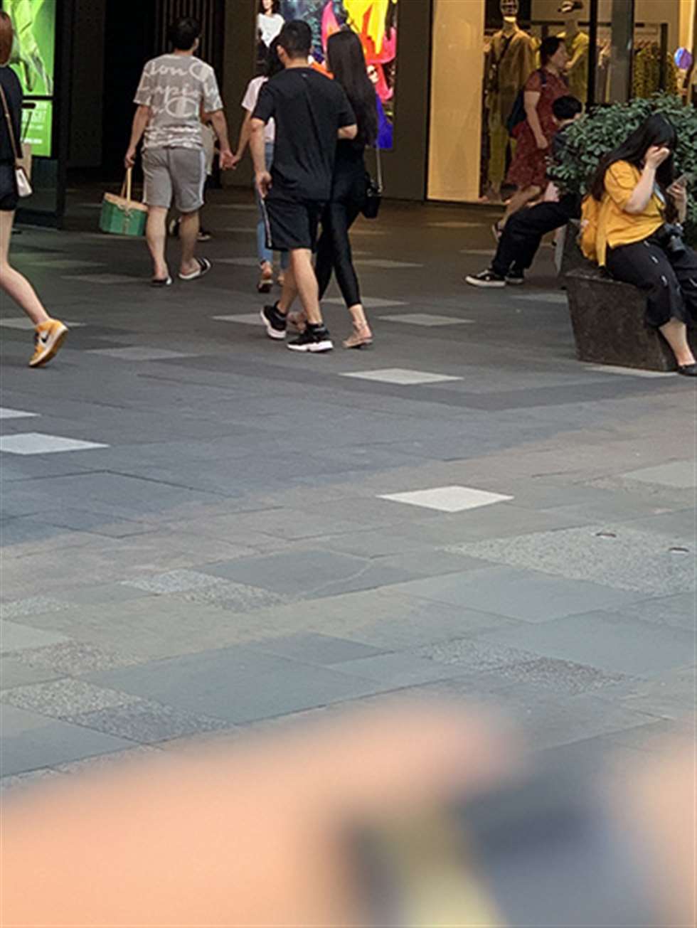 图片[3]-【视觉冲击赛贴】黑色紧身裤的女盆友-街拍流行馆
