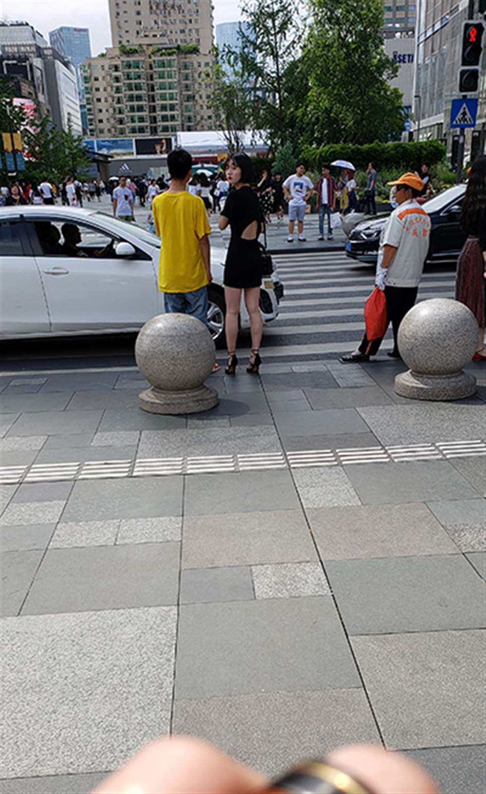 图片[3]-【凯恩赛贴】白白净净的小女友-街拍流行馆