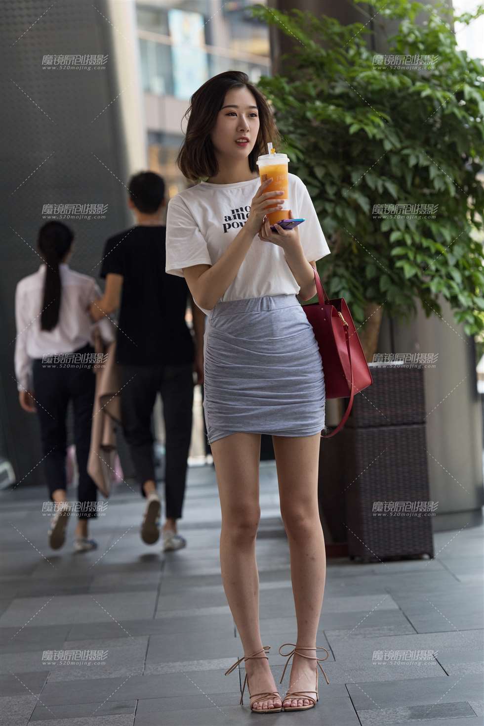 图片[1]-【慕容笙赛贴】高挑长腿美女-街拍流行馆