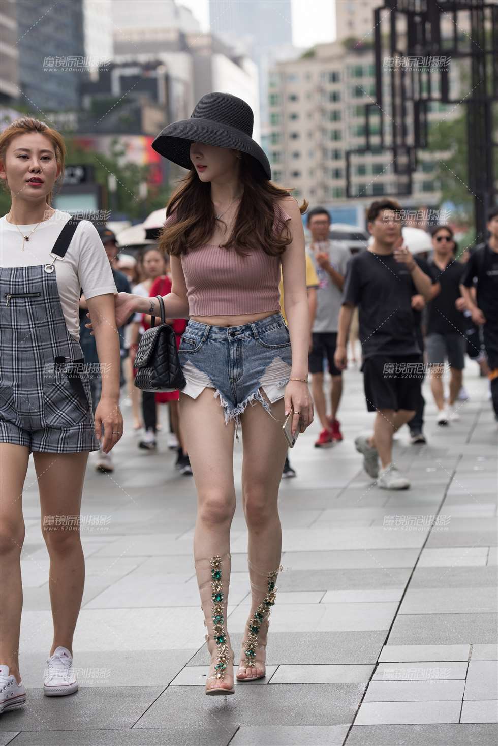 图片[1]-【慕容笙赛贴】带帽子的小姐姐-街拍流行馆