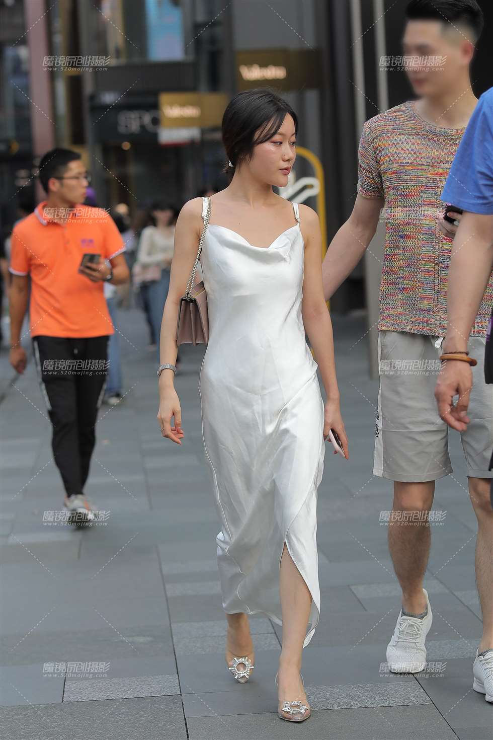 图片[1]-【凯恩赛贴】女人味十足的连衣裙-街拍流行馆