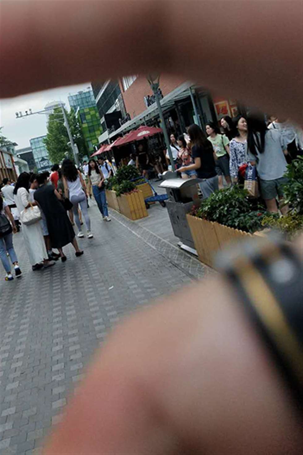 图片[3]-【街拍之魂赛帖】赶着去赴约的白色紧身**-街拍流行馆