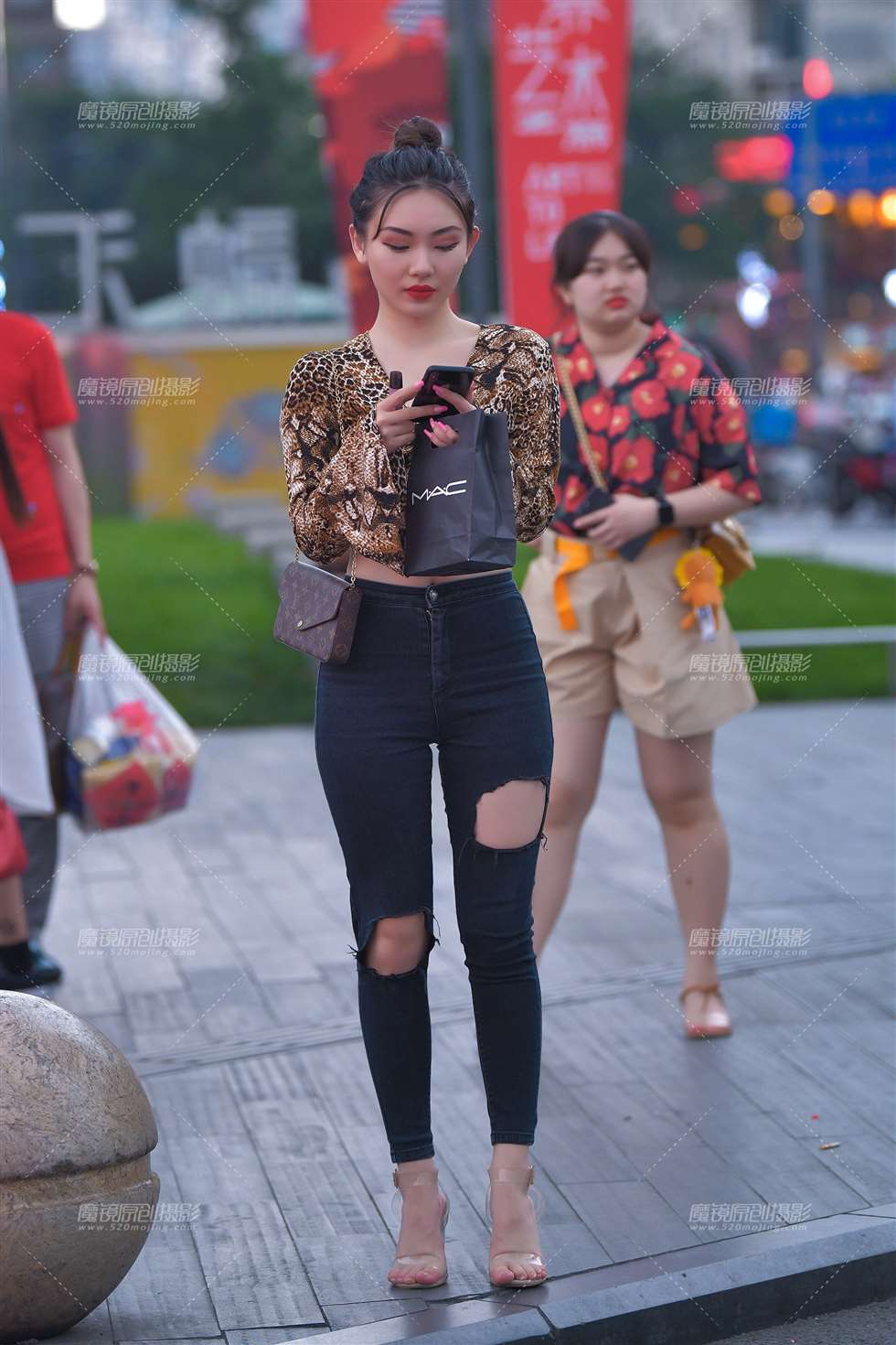 图片[1]-【视觉冲击赛贴】黄昏过后，遇上熟悉的她~-街拍流行馆