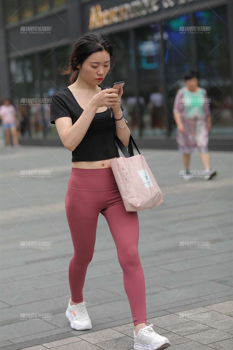 图片[1]-【凯恩赛贴】瑜伽裤小妹-街拍流行馆