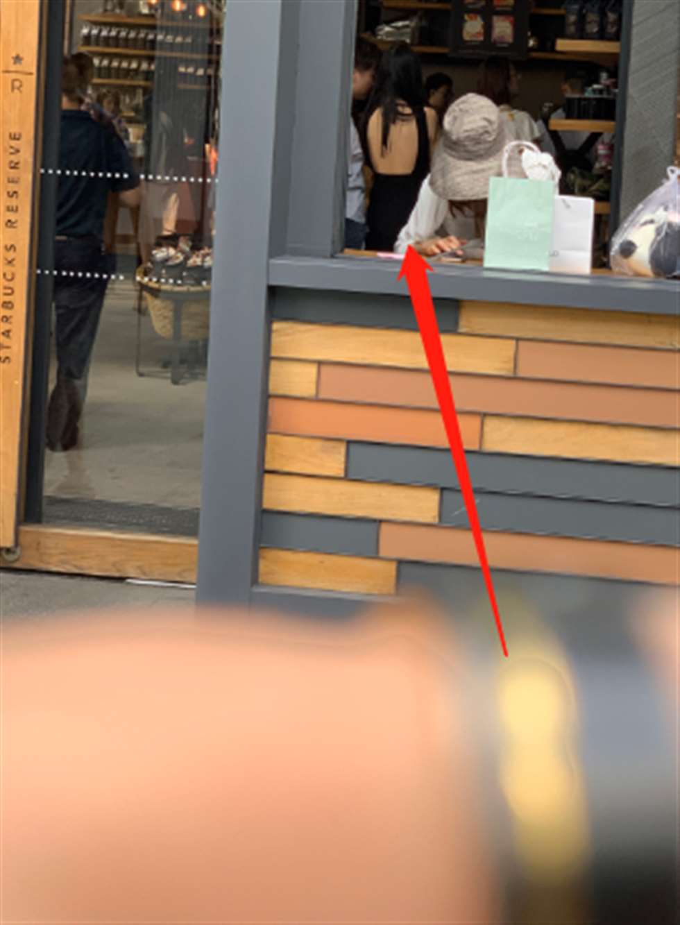 图片[3]-【视觉冲击赛贴】真懂风情的女友-街拍流行馆