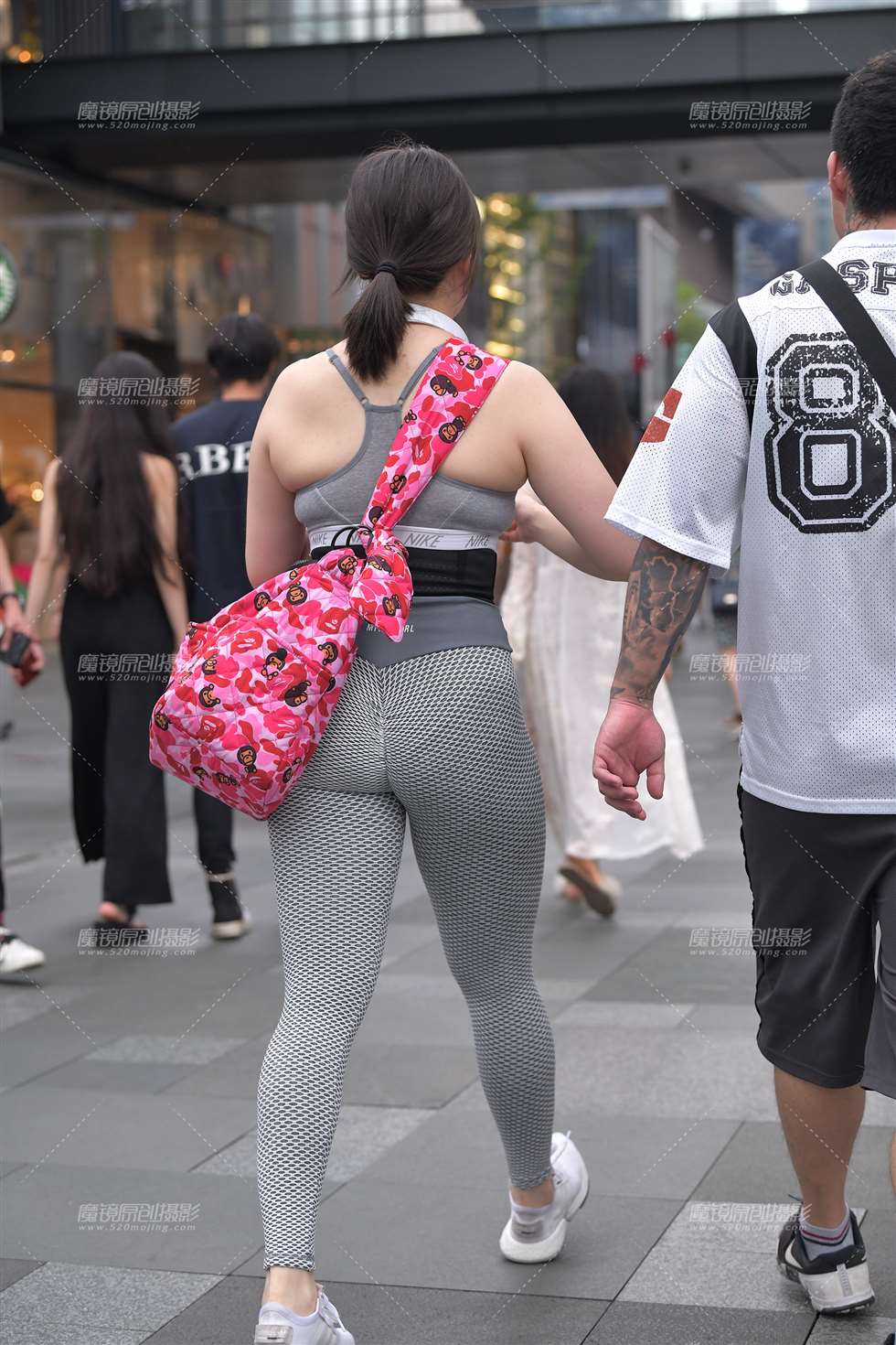 图片[2]-【视觉冲击赛贴】这妹子，相当给力，为你点赞-街拍流行馆