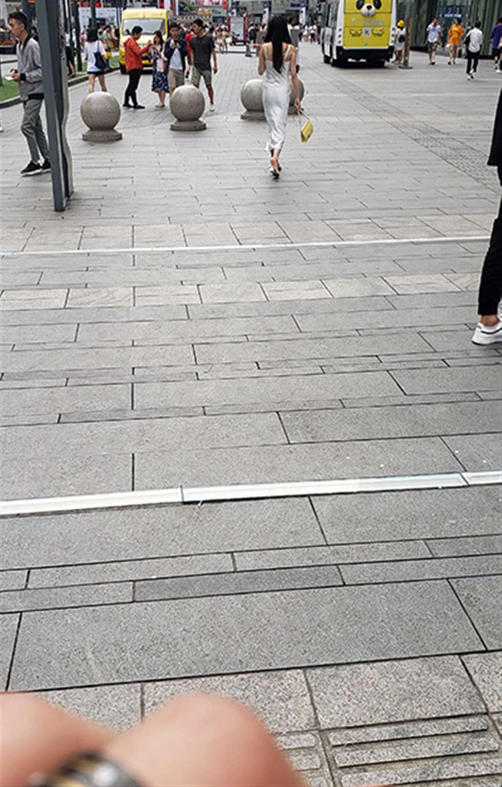 图片[3]-【凯恩赛贴】吊带裙 夏季所有幻想的开始-街拍流行馆