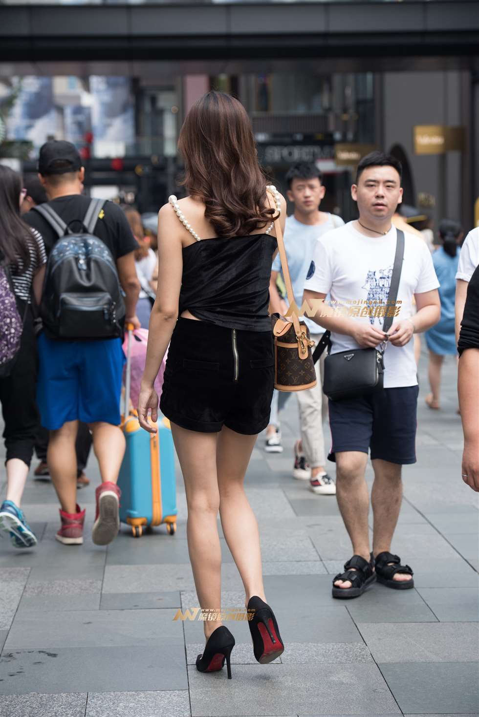 图片[5]-戴墨镜的美女-街拍流行馆
