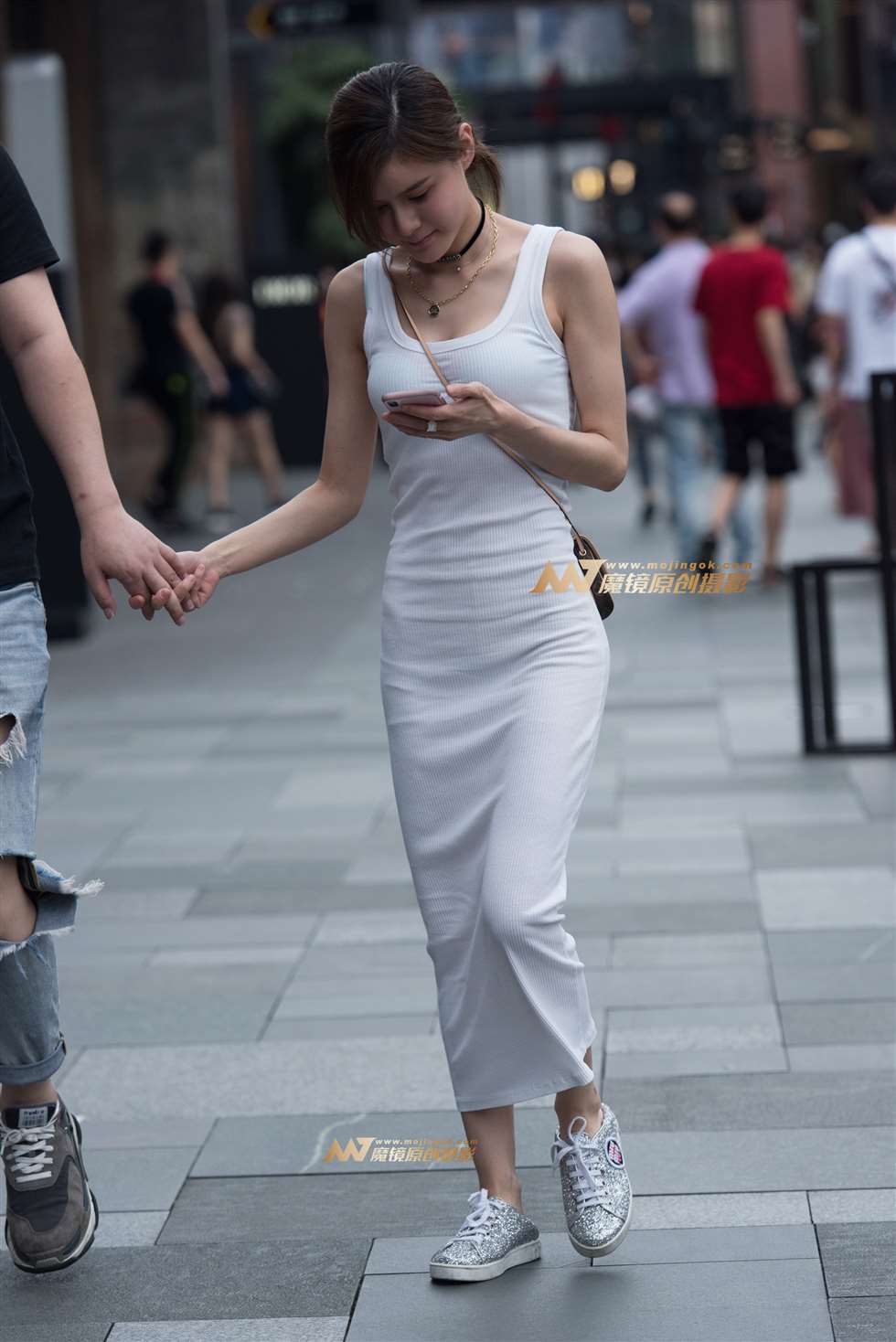 图片[3]-白色包臀裙美女-街拍流行馆