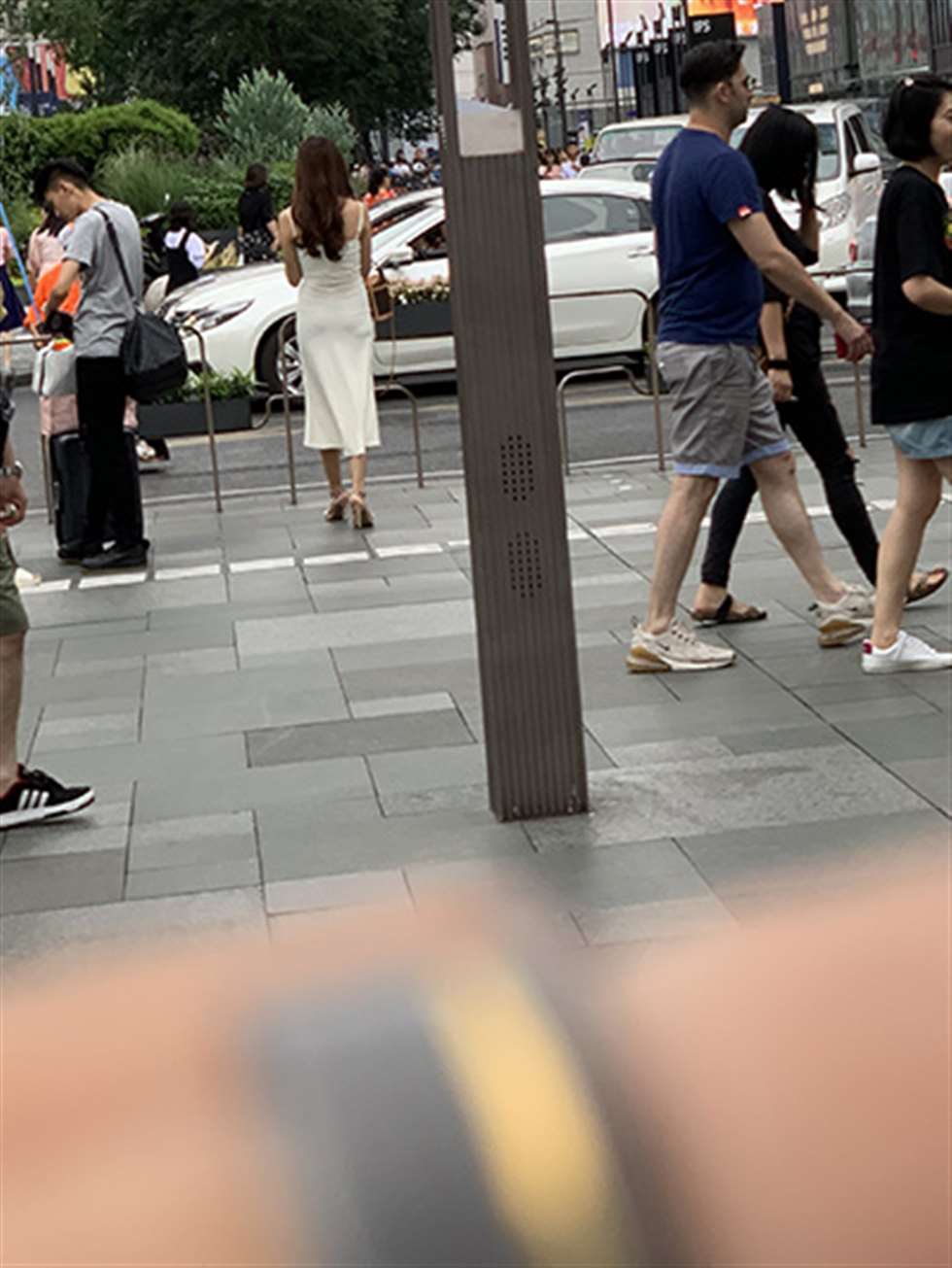 图片[3]-【视觉冲击赛贴】性感de贴身长裙-街拍流行馆