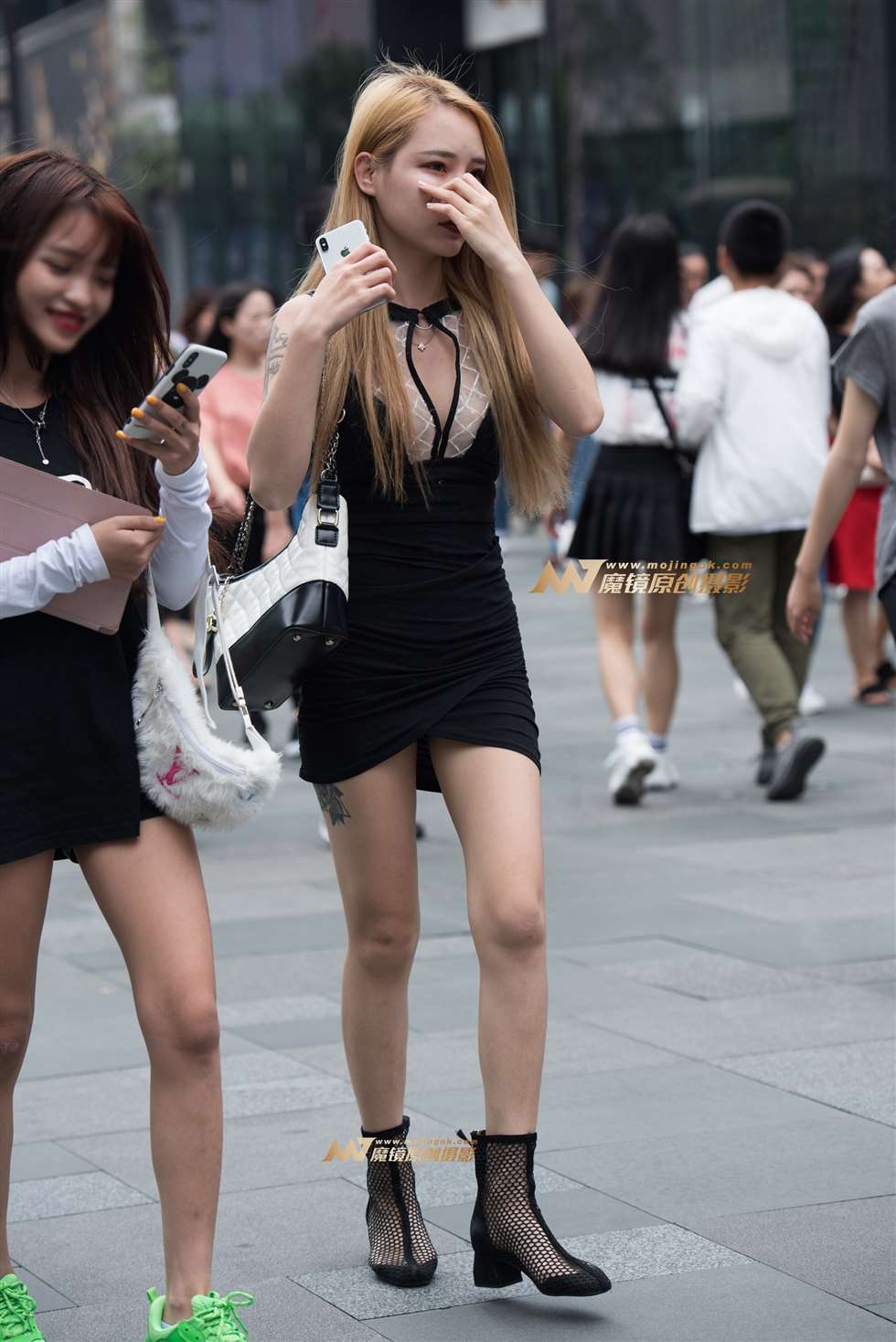 图片[4]-金发包臀裙美女-街拍流行馆