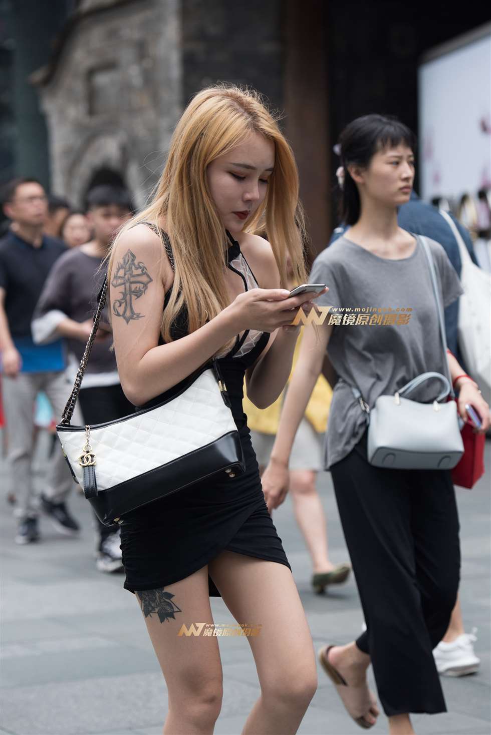 图片[5]-金发包臀裙美女-街拍流行馆