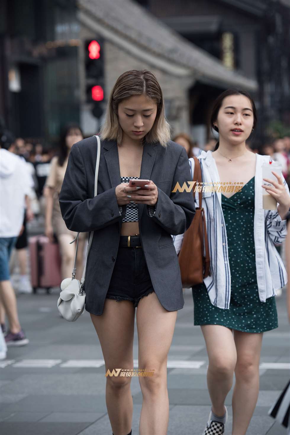 图片[3]-衬衫短裤美女-街拍流行馆