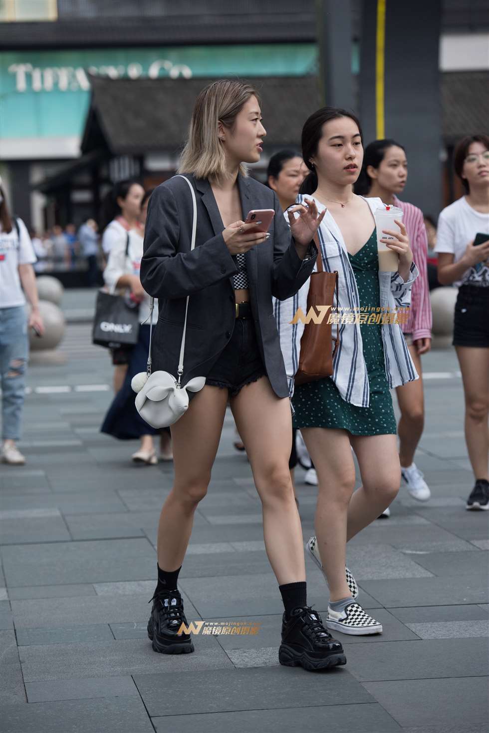 图片[4]-衬衫短裤美女-街拍流行馆