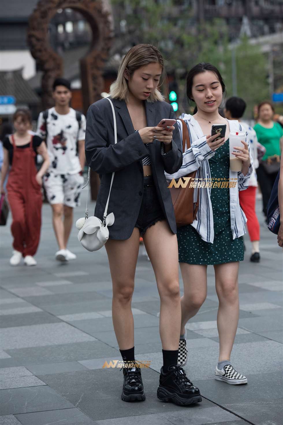 图片[5]-衬衫短裤美女-街拍流行馆