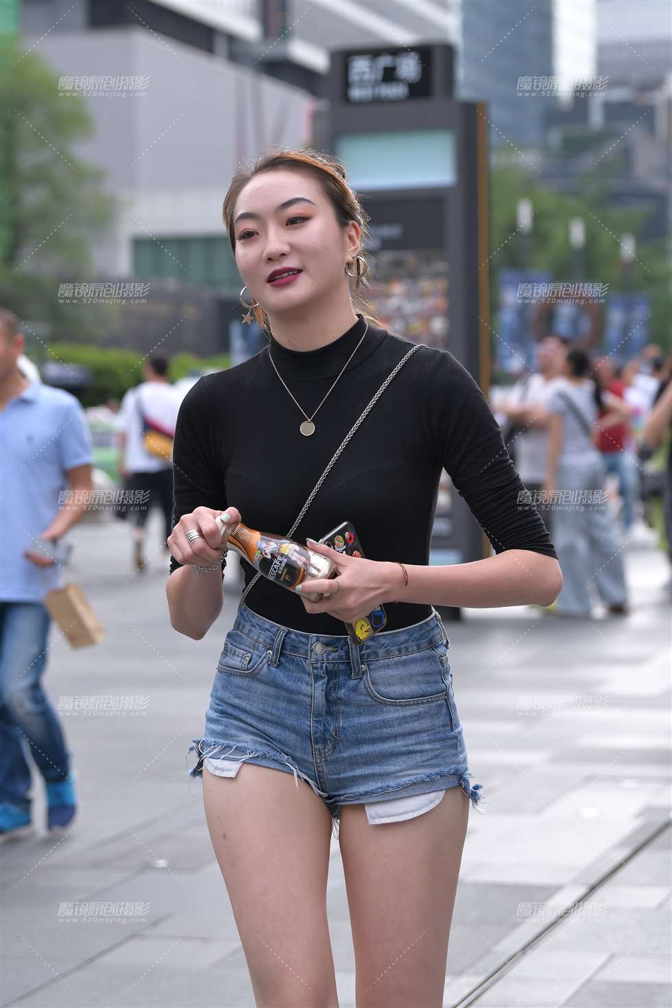 图片[2]-【视觉冲击赛贴】性感小月牙热裤，小姐姐-街拍流行馆