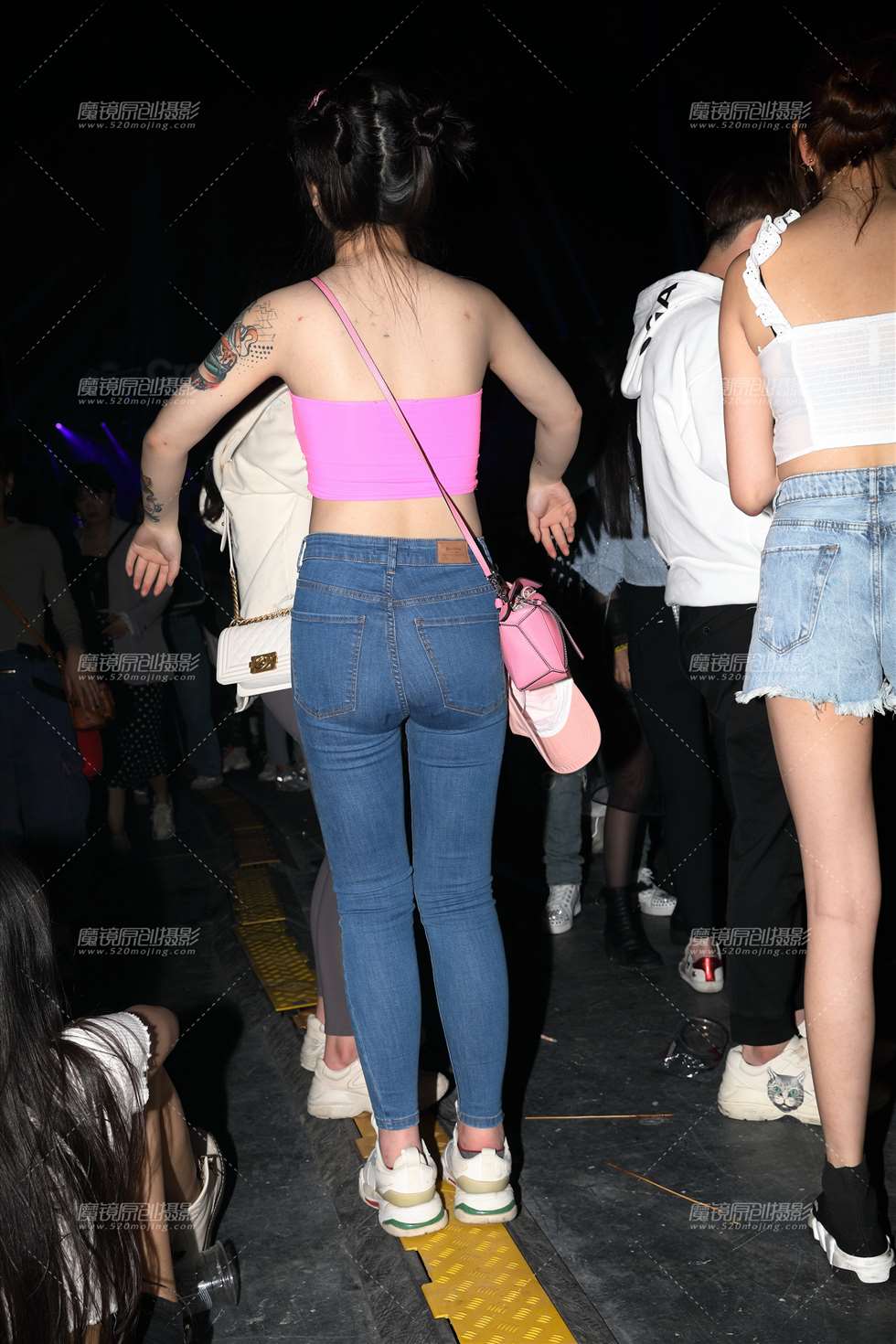图片[4]-【欧阳幽明赛帖】包臀紧身牛仔裤美女-街拍流行馆