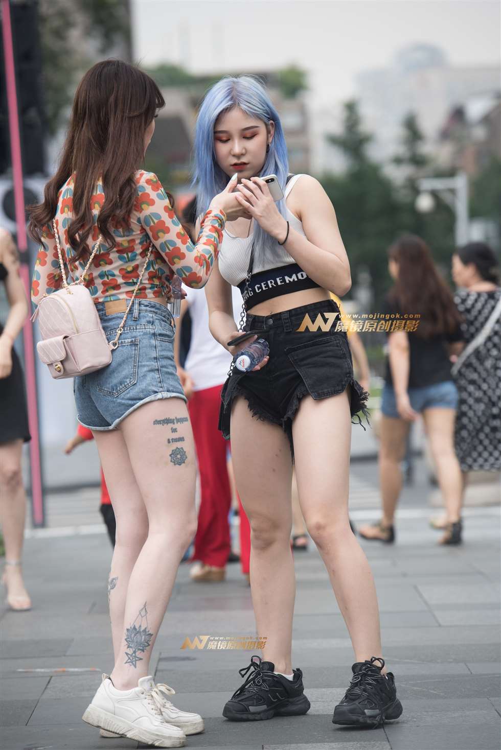 图片[3]-热裤牛子美女-街拍流行馆