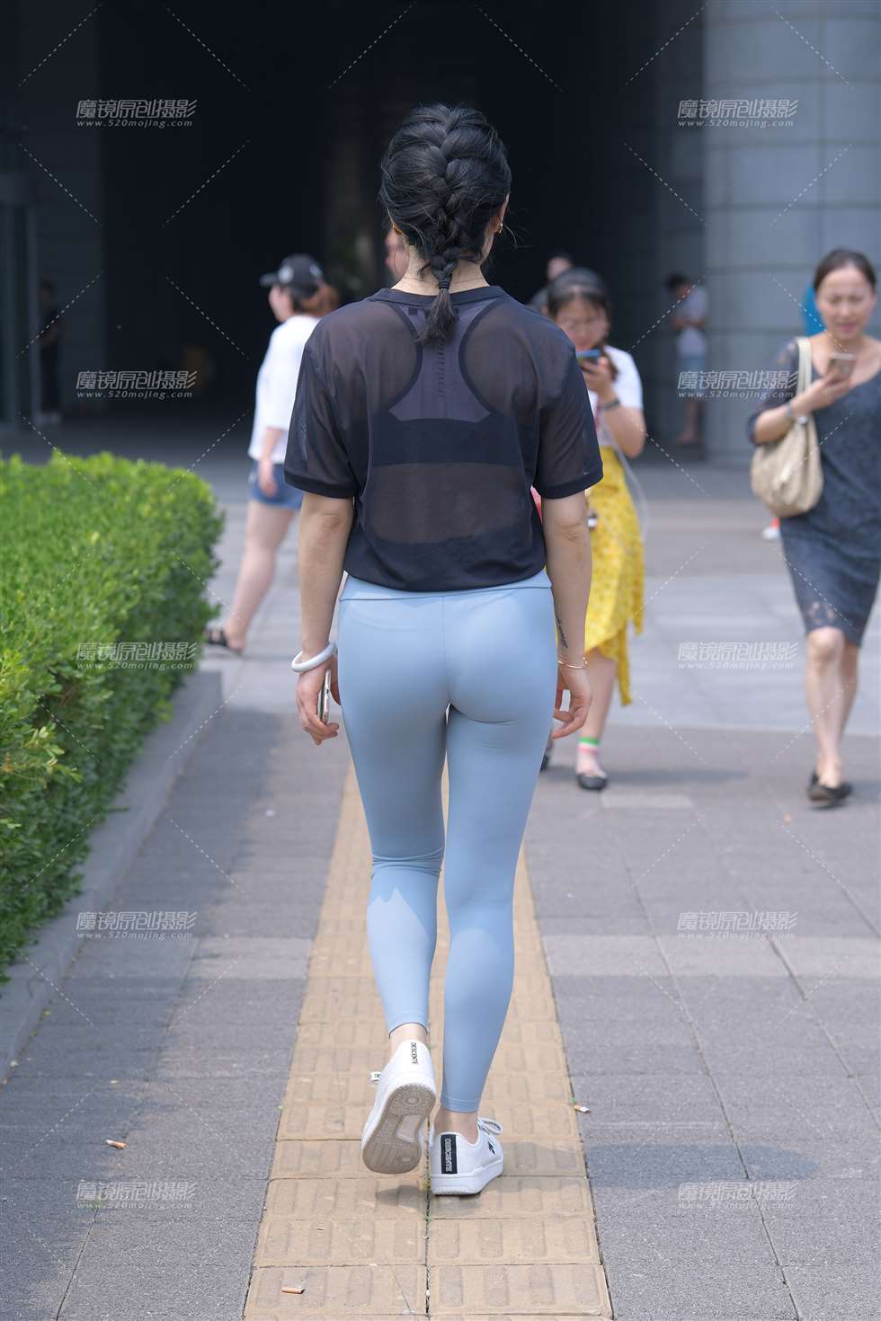 图片[2]-【红石赛帖】保养不错的**-街拍流行馆