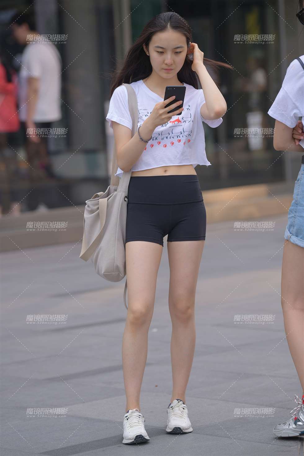 图片[4]-【街拍之魂赛帖】清新紧身短裤小姐姐-街拍流行馆