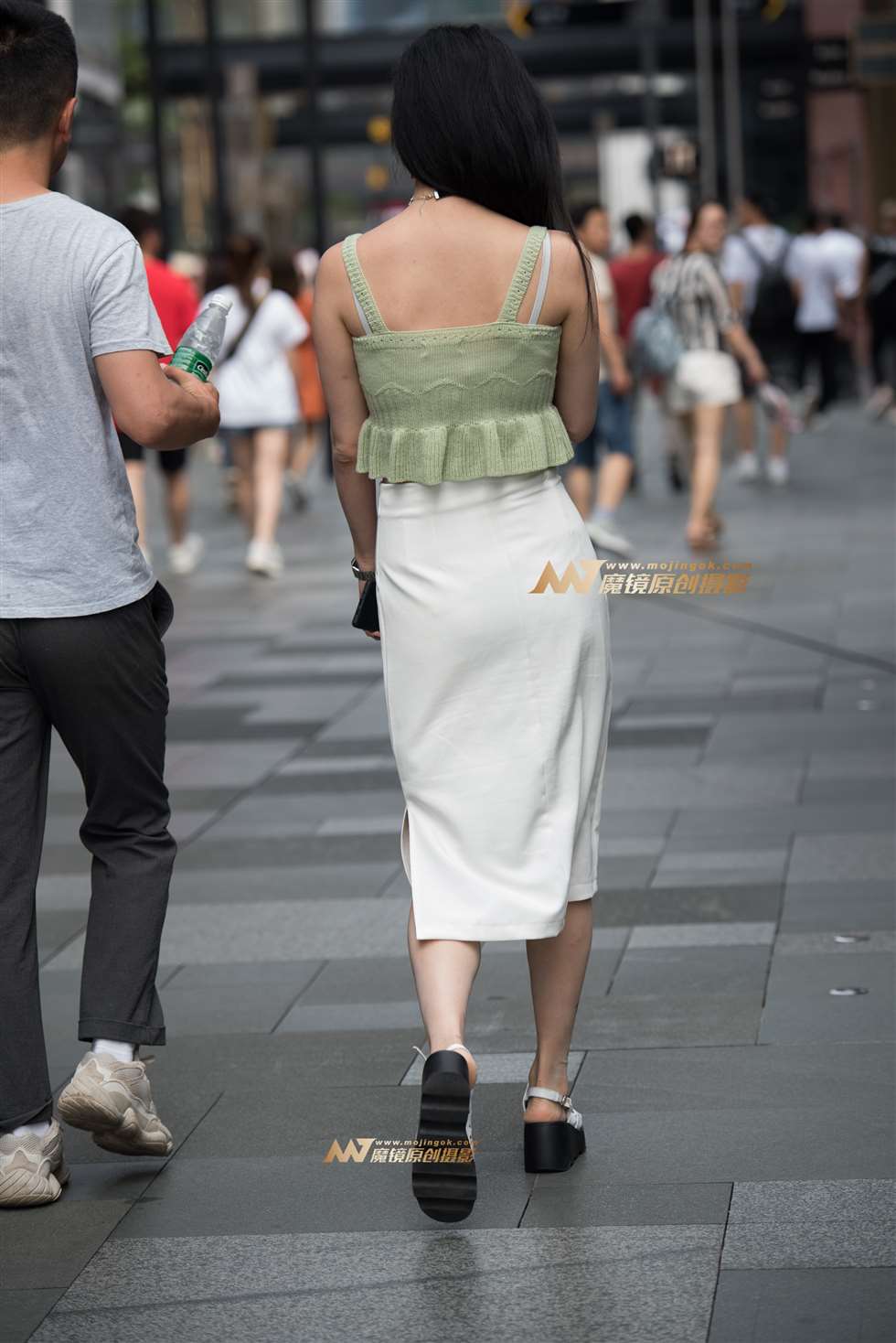 图片[2]-逛街包臀裙美女-街拍流行馆