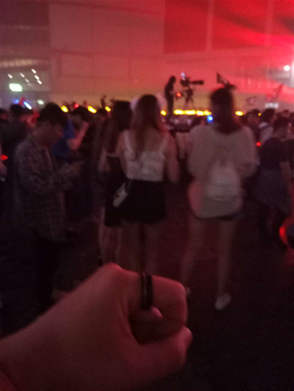 图片[3]-【欧阳幽明赛帖】紧身黑色热裤美女-街拍流行馆