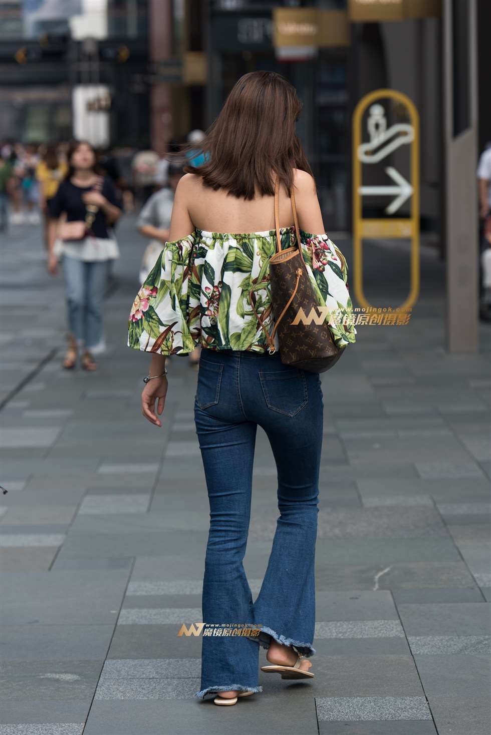 图片[2]-牛仔裤美女-街拍流行馆